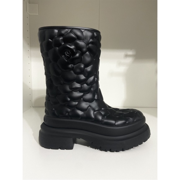 Brand new Valentino rose petal pattern boots Italian size 39 - Picture 2 of 4